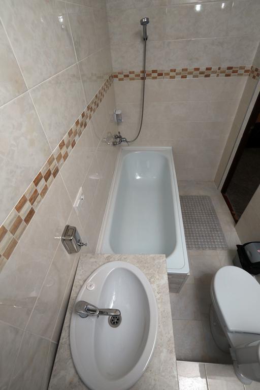 Hotel Avenue Бишкек Екстериор снимка