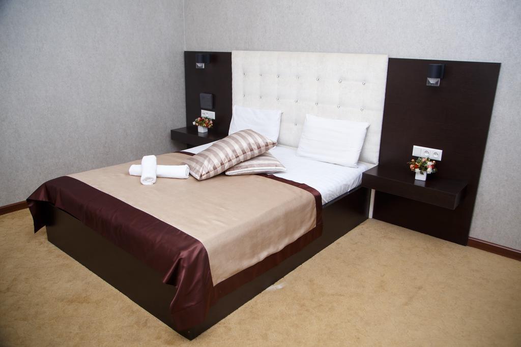 Hotel Avenue Бишкек Екстериор снимка